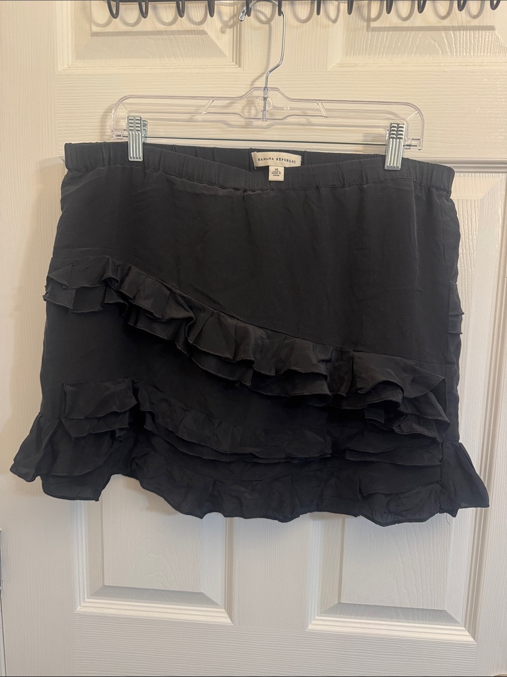 Banana Republic 100% silk lining Black Ruffle Tiered Mini Skirt